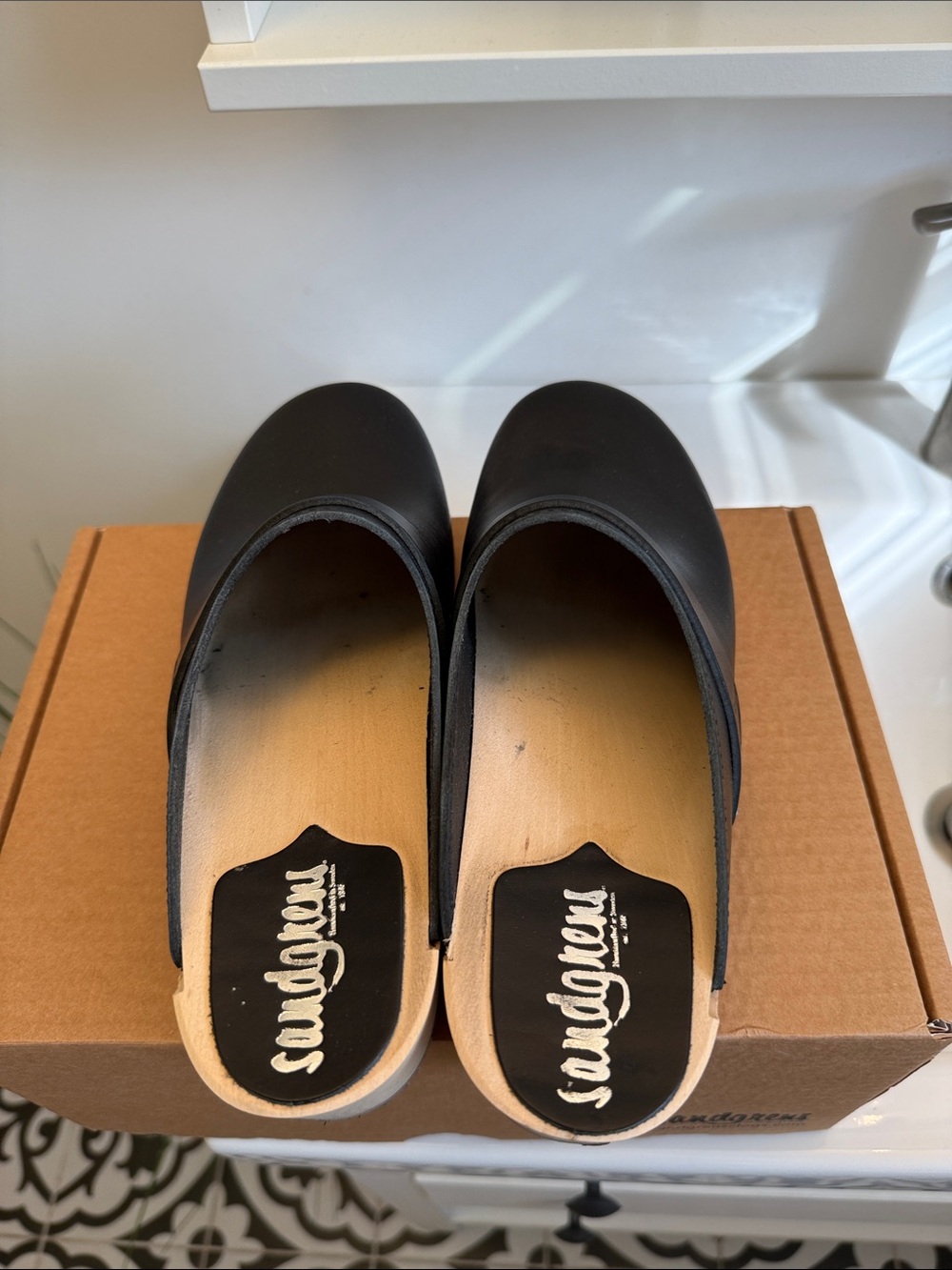 Nearly new Sandgrens Swedish Clogs - size 39 - Picture 2 of 7